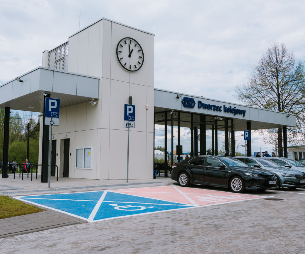Wasilków. Otwarto nowy dworzec kolejowy, w całości zasilany energią z paneli fotowoltaicznych