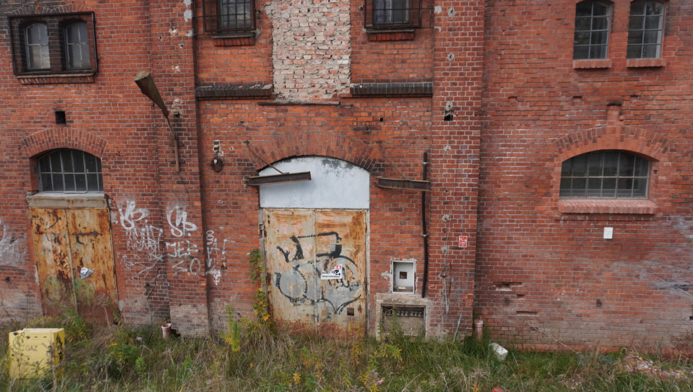 Koszary Dragonów zostaną zagospodarowane. Miasto wystawiło na sprzedaż jedną z nieruchomości [ZDJĘCIA]