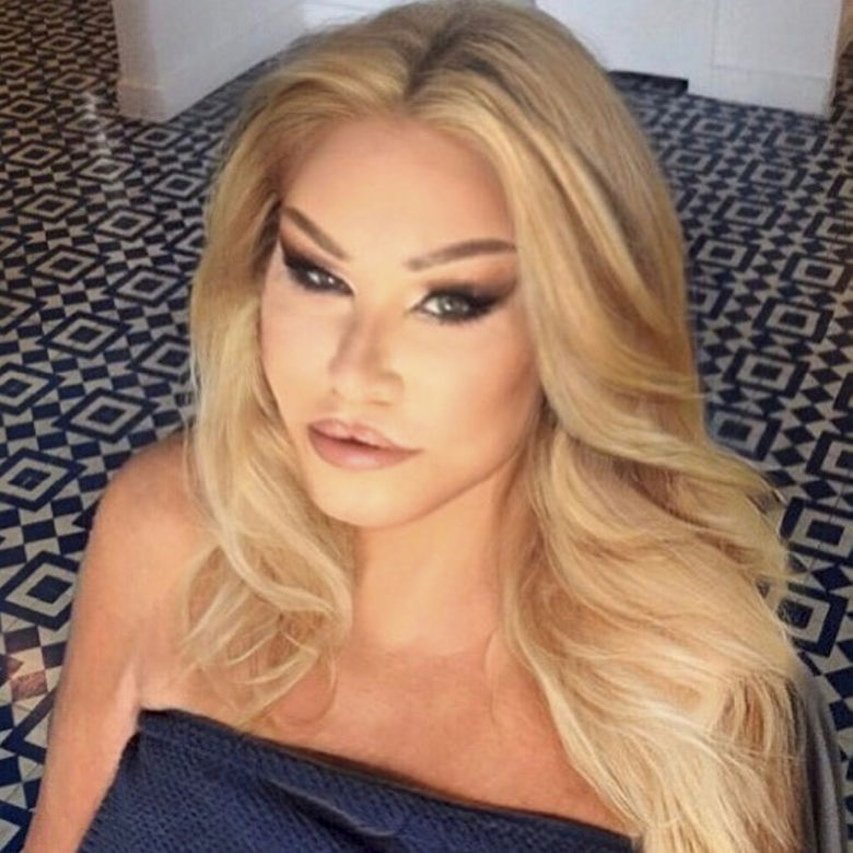 Kobieta kot szokuje na Instagramie! Jocelyn Wildestein zrobiła retusz wszech czasów 