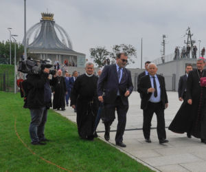 Ukłony dla Rydzyka, uśmiech dla Kaczyńskiego