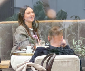 Marcin Mroczek z dziewczyną w cukierni