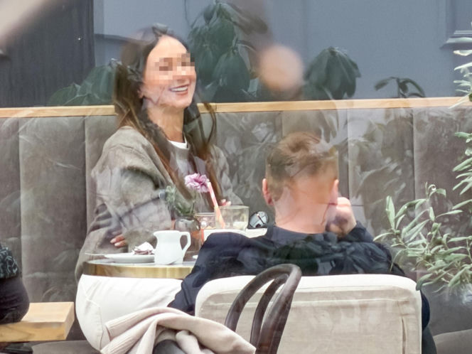 Marcin Mroczek z dziewczyną w cukierni