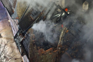  Znane są straty i wykonawca remontu spalonego dachu kamienicy w Gorzowie