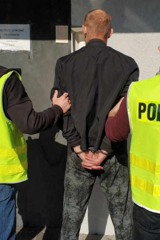 Bydgoszcz: Napadli na seniorkę w jej mieszkaniu. Trafili już za kraty
