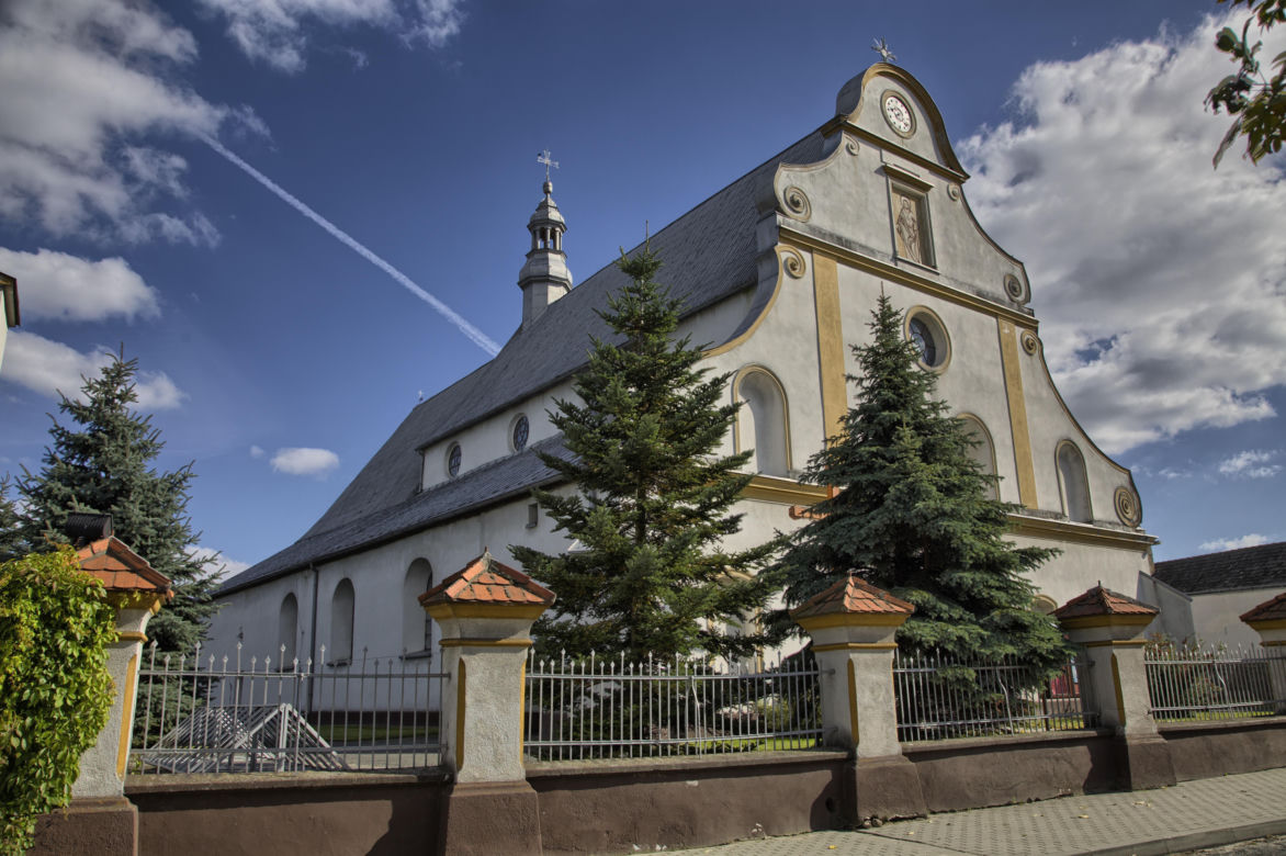 To jedno z najstarszych miast w województwie łódzkim. Zachwyca nietuzinkowym rynkiem