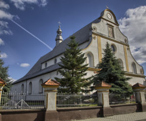 To jedno z najstarszych miast w województwie łódzkim. Zachwyca nietuzinkowym rynkiem