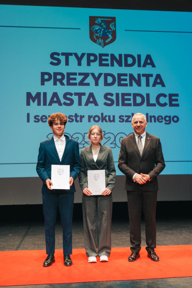 Najzdolniejsi uczniowie odebrali stypendia Prezydenta Miasta Siedlce