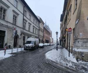 Potężny atak zimy w Krakowie! Śnieg nie odpuści, synoptycy nie mają dobrych informacji