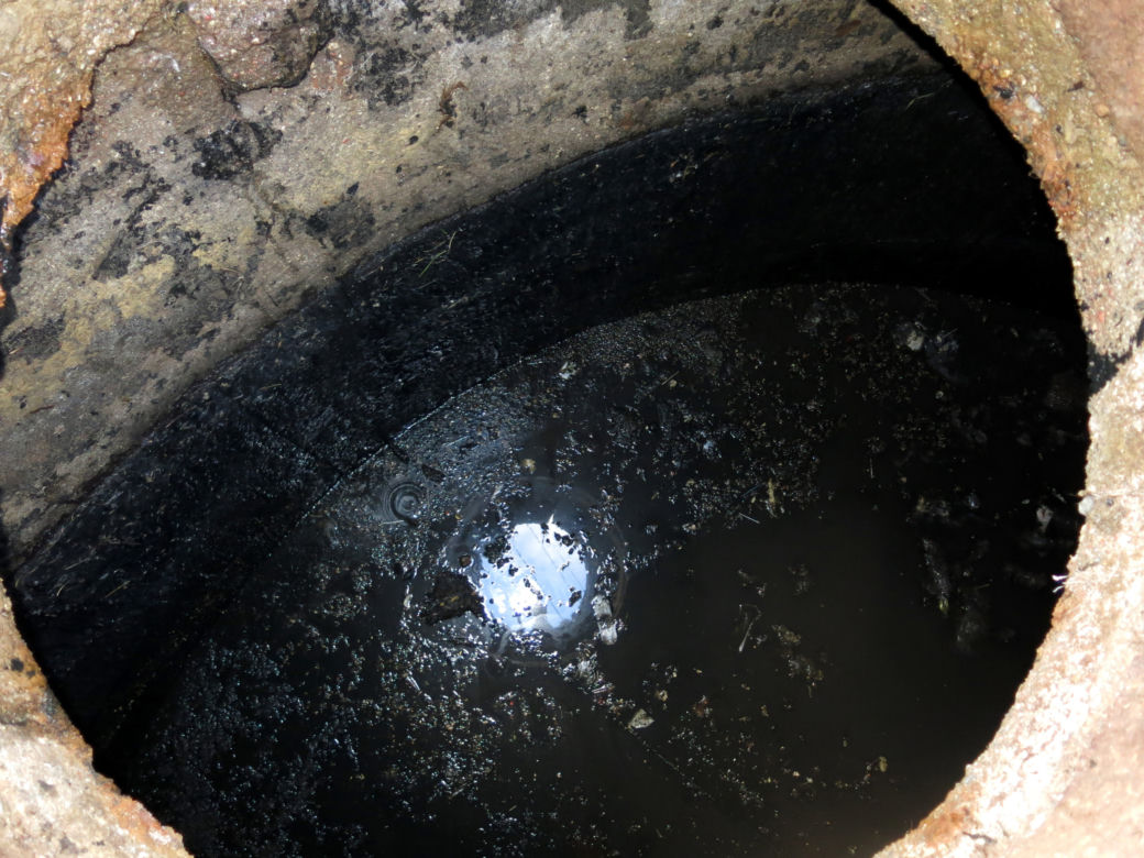 59-latka wpadła do studzienki kanalizacyjnej. Grób pani Anny na cmentarzu parafialnym w Augustowie