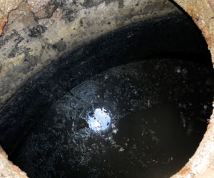 59-latka wpadła do studzienki kanalizacyjnej. Grób pani Anny na cmentarzu parafialnym w Augustowie