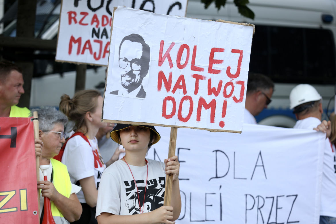 Rolnicy w stolicy przeciwko CPK. Protest przy dworcu zachodnim przed siedzibą spółki