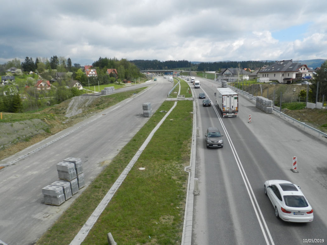 Coraz więcej asfaltu na zakopiance. Zdjęcia lotnicze robią piorunujące wrażenie!