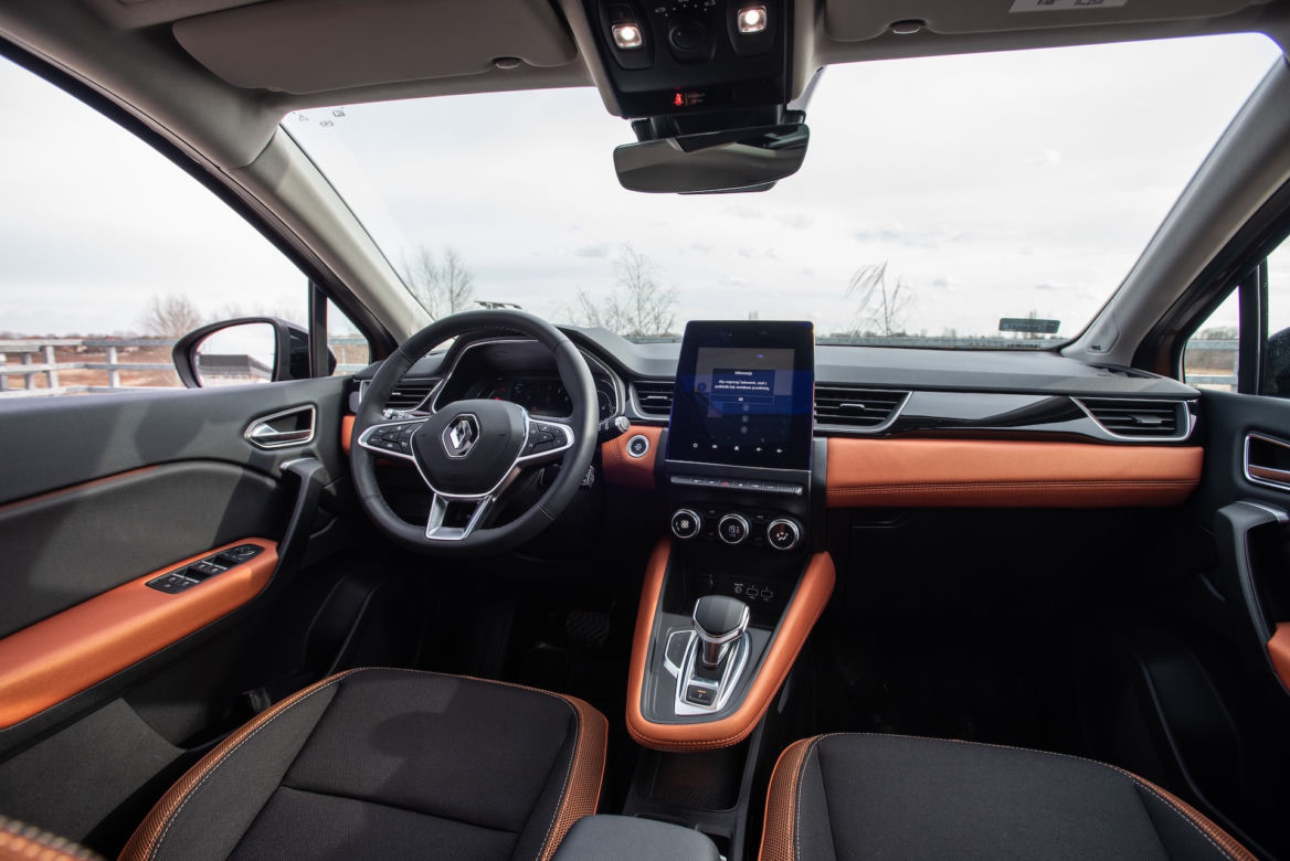 Peugeot 2008 GT Line vs Renault Captur Intens