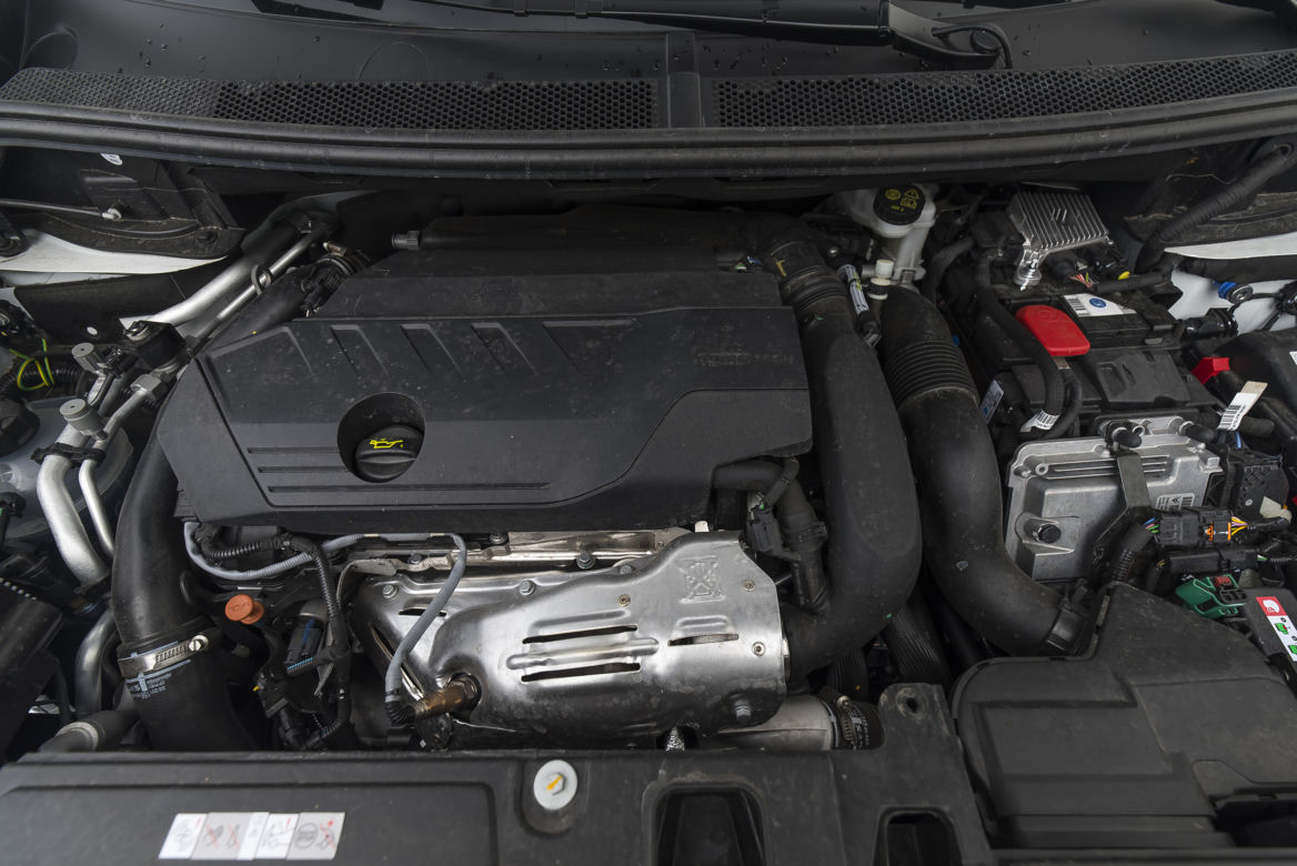 Peugeot 3008 GT HYbrid4 300 KM e-EAT8