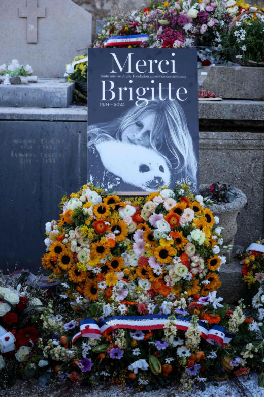 Pogrzeb Brigitte Bardot. Ikona kina spoczęła w nietypowej trumnie [Galeria]