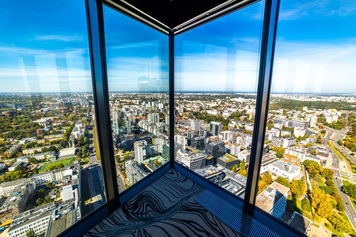 Niezwykła panorama Warszawy ze szczytu Skylinera!