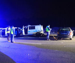 Groźny wypadek w Świnoujściu. Opel roztrzaskał się na policyjnym radiowozie