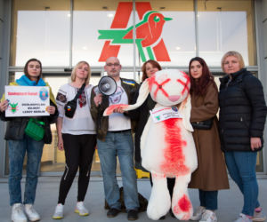 Protest przed Auchan