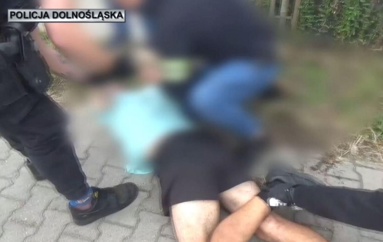 Milicz. Dwa brutalne pobicia na terenie miasta. Czterech mężczyzn zaatakowało ofiary bez żadnego powodu [ZDJĘCIA].