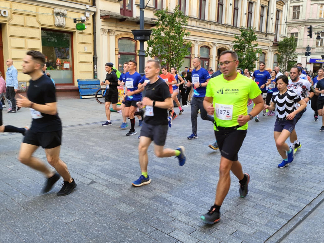 Rossmann Run 2025. Tłumy biegaczy wzięły udział w biegu ulicą Piotrkowską