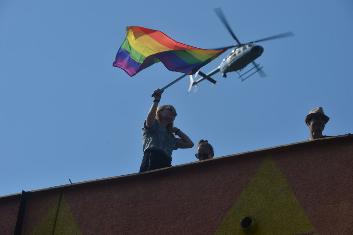 Parada Równości 2021 w Warszawie: ogromne siły policji w centrum miasta	
