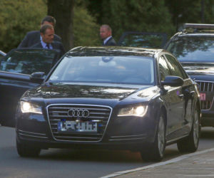 Premier Donald Tusk jest wożony Audi A8