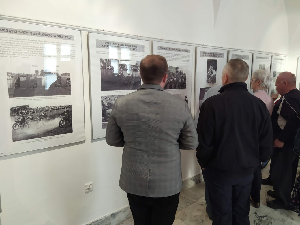 Fotorelacja z wernisażu wystawy "Historia żużla. Czarny sport w Siedlcach"