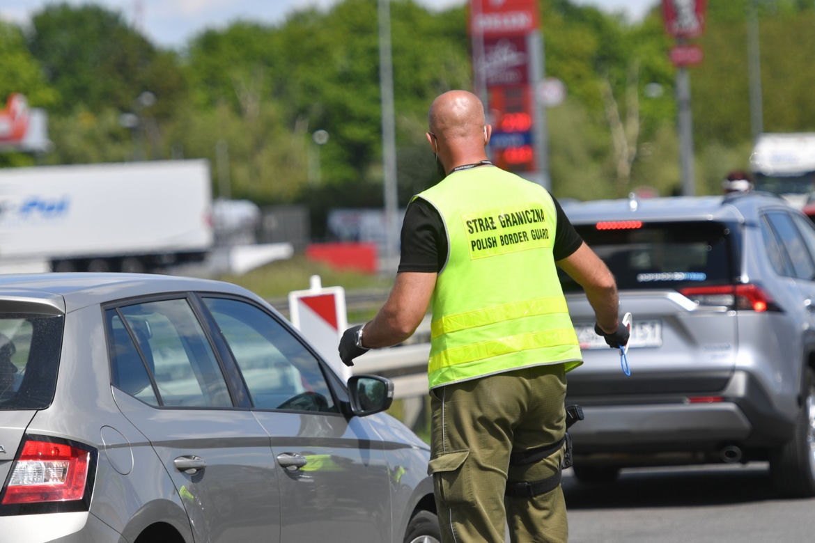 Ogromne korki na autostradzie prowadzącej do przejścia w Kołbaskowie