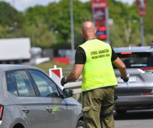 Ogromne korki na autostradzie prowadzącej do przejścia w Kołbaskowie