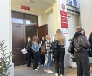 Studenci i pracownicy Akademii Handlowej Nauk Stosowanych w Radomiu oddają krew dla Dominka Hołuja