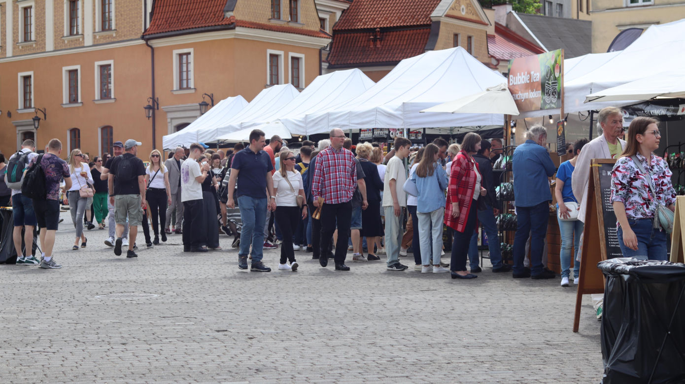 Tłumy na placu Zamkowym w Lublinie