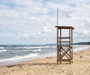 Sinice Dąbki. Czy w Dąbkach można się kąpać 27.08? Flaga, warunki pogodowe