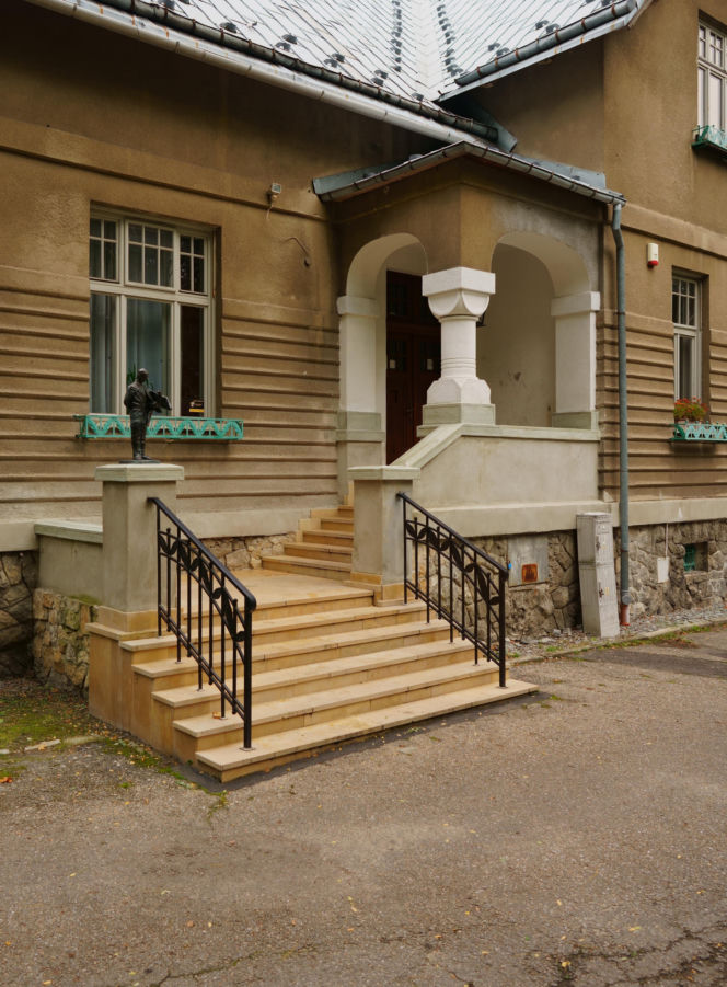 To jedno z najpiękniejszych miast w Małopolsce. W PRL-u zostało przeniesione przez Gierka na Śląsk