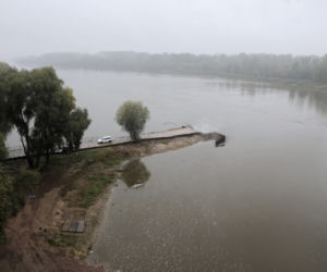 Most pontonowy na Wiśle zdemontowany. Ścieki znów wpadają do rzeki