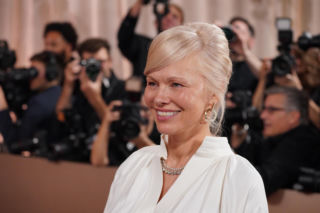 Pamela znów jest blondynką! Zobacz kreacje ze Złotych Globów