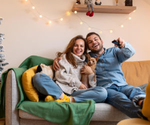 Jak ograniczyć skutki siedzenia w święta? Pięć prostych sposobów polecanych przez ekspertów