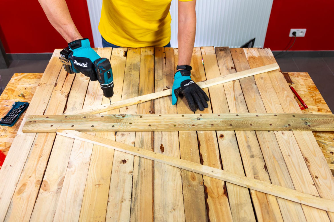 DIY. Zrób to sam: choinka z palet