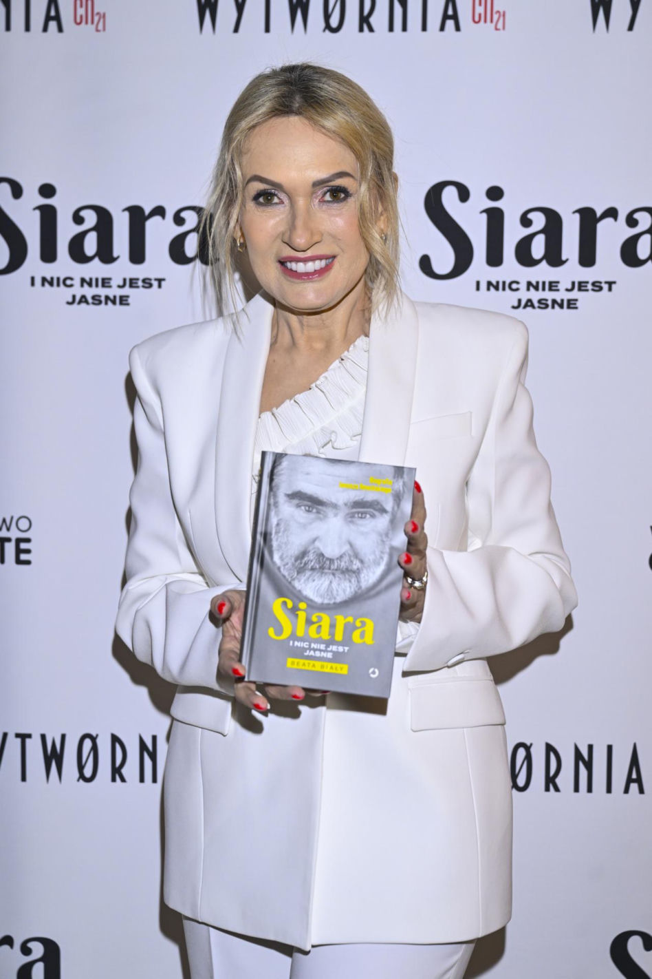Markowska przytulała męża, Ostałowska zaskoczyła sylwetką, Ścibakówna błyszczała na premierze biografii Rewińskiego