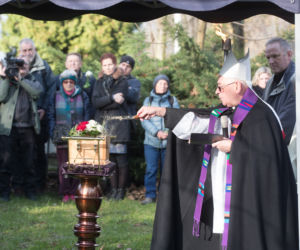 Pogrzeb Piotra Szczęsnego, który podpalił się pod Pałacem Kultury w Warszawie