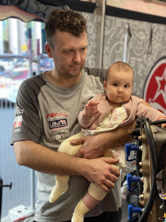 Motorowodniak Marszałek walczy o życie córki