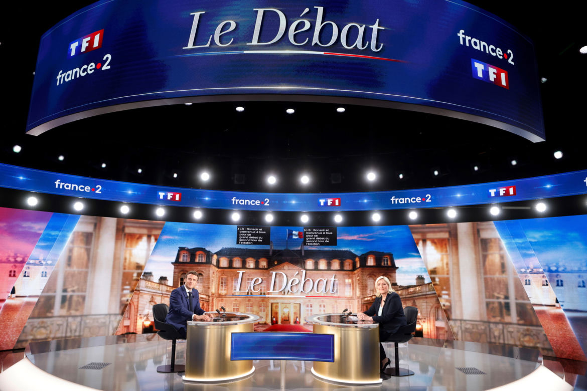 Emmanuel Macron i Marine Le Pen starli się w debacie. Kto wygra wybory?