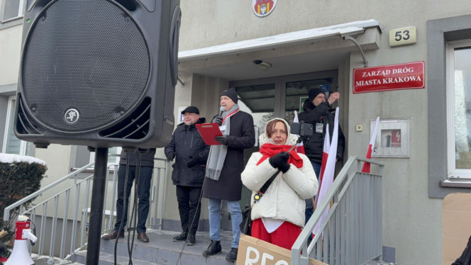 Protest przeciw Stefie Czystego Transportu w Krakowie
