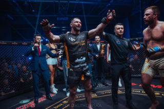 Szymon Kołecki mistrzem Babilon MMA