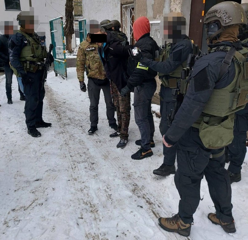 Łódź. Zamaskowany napastnik wszedł do kantoru na Górnej i zaczął strzelać