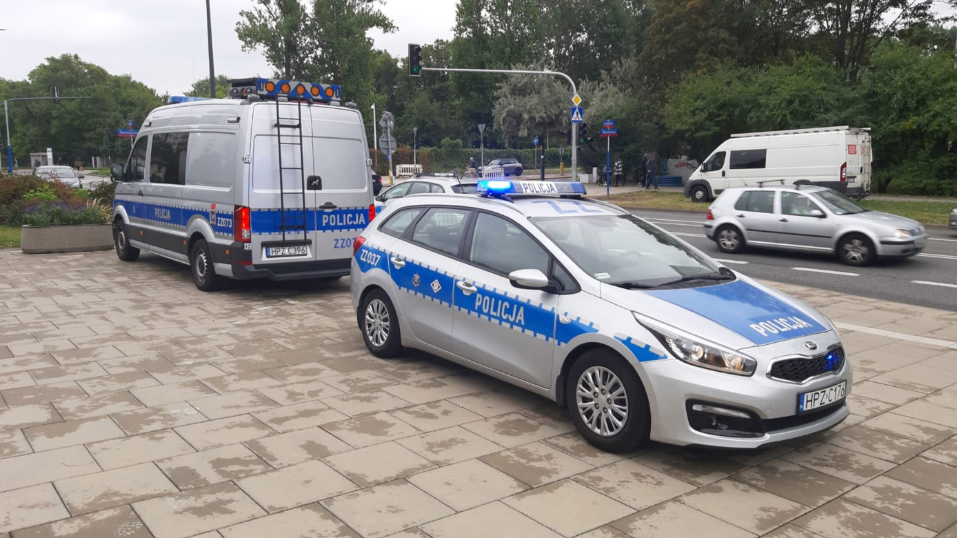Ranni policjanci! Miejski autobus huknął w radiowóz