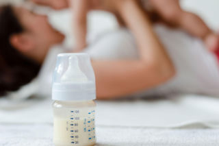 GIS wycofuje popularne mleko dla niemowląt. W produkcie wykryto niebezpieczną toksynę