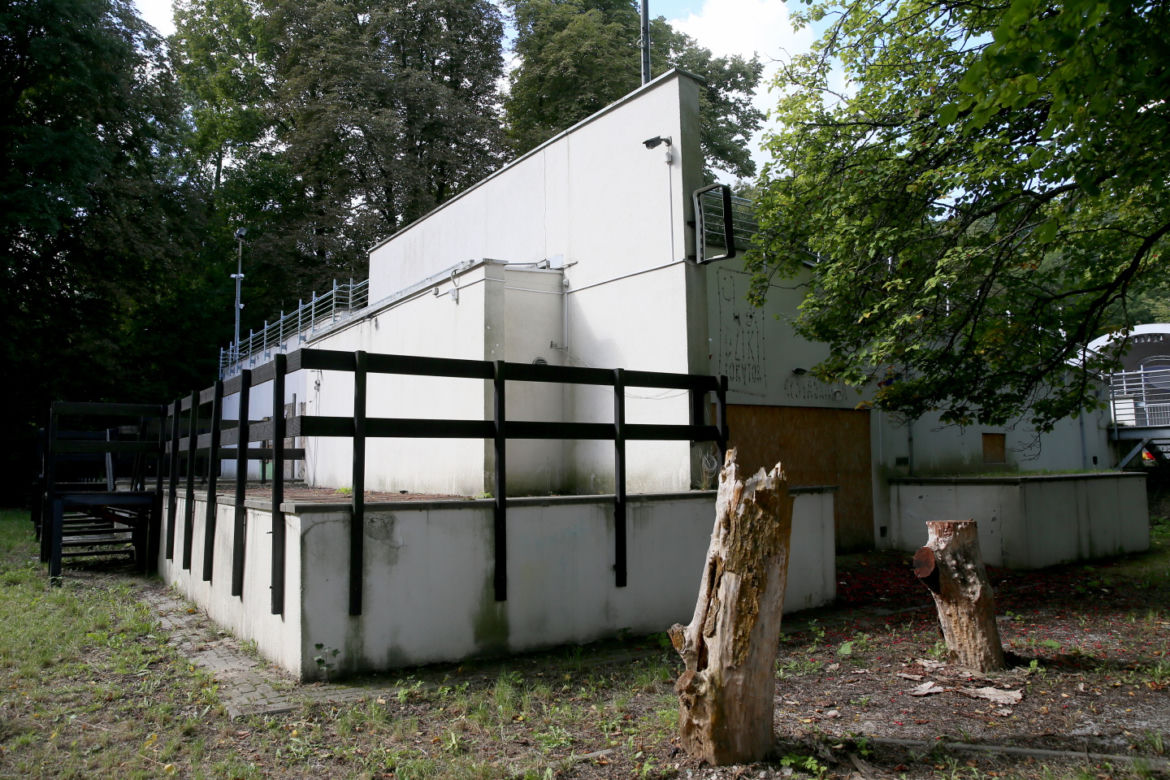 Amfiteatr niszczeje od wielu lat. Czy dzielnica znajdzie dodatkowe pieniądze na jego remont?