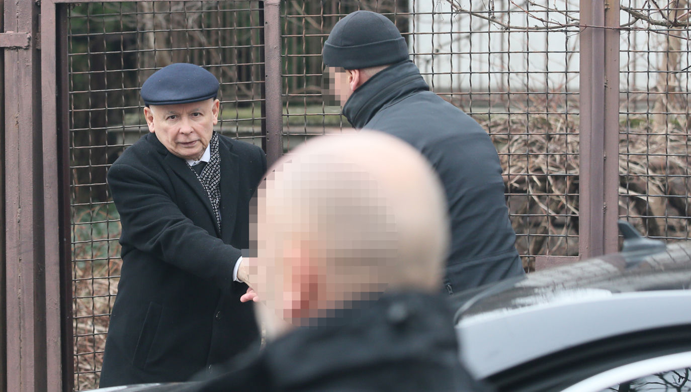 Jarosław Kaczyński jak co niedziela pojechał na mszę do kościoła św. Benona
