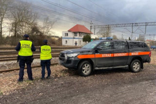 Niemiecki wandal w amoku na polskiej kolei. Zdemolował nastawnię i auto pracownika PKP