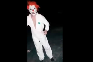 HORROR w Rybniku! Straszny KLAUN-ŚWIR grasuje po zmroku. Pluje krwią i grozi ludziom!